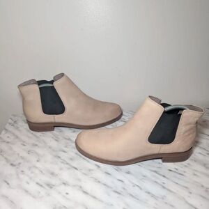 Clarks Women's Cream Ankle Boots